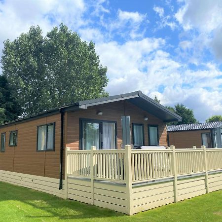 The Yorkshire Burrow Lodge With Hot Tub 외부 사진