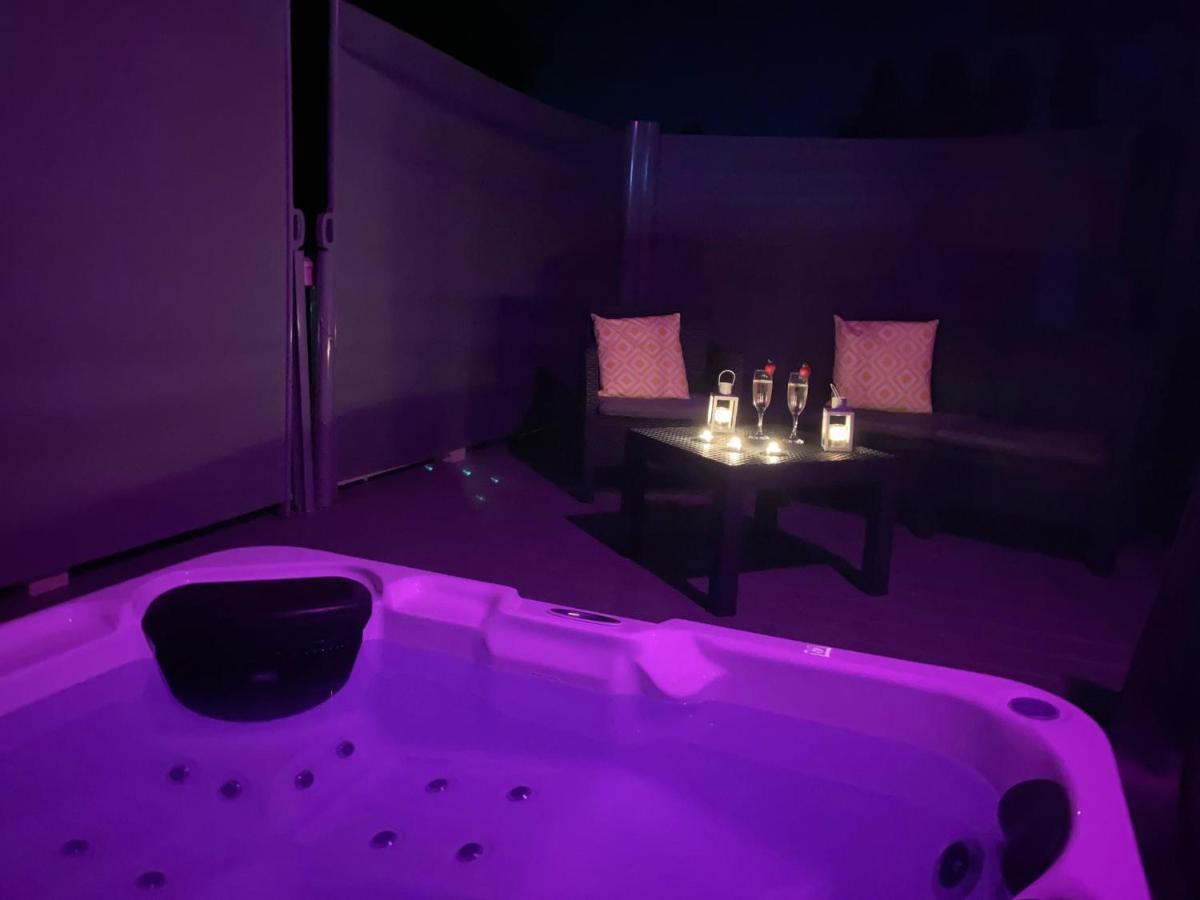 The Yorkshire Burrow Lodge With Hot Tub 외부 사진