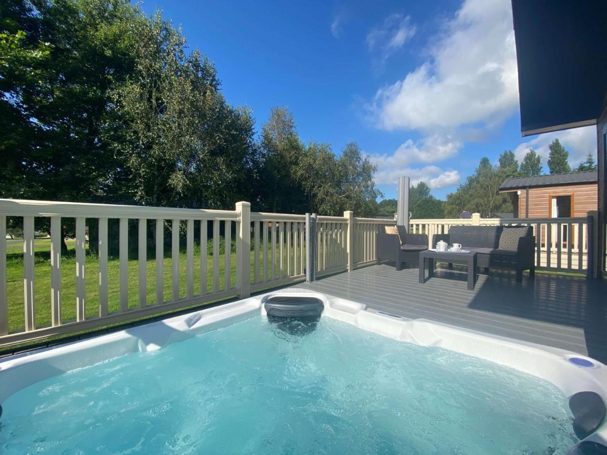 The Yorkshire Burrow Lodge With Hot Tub 외부 사진