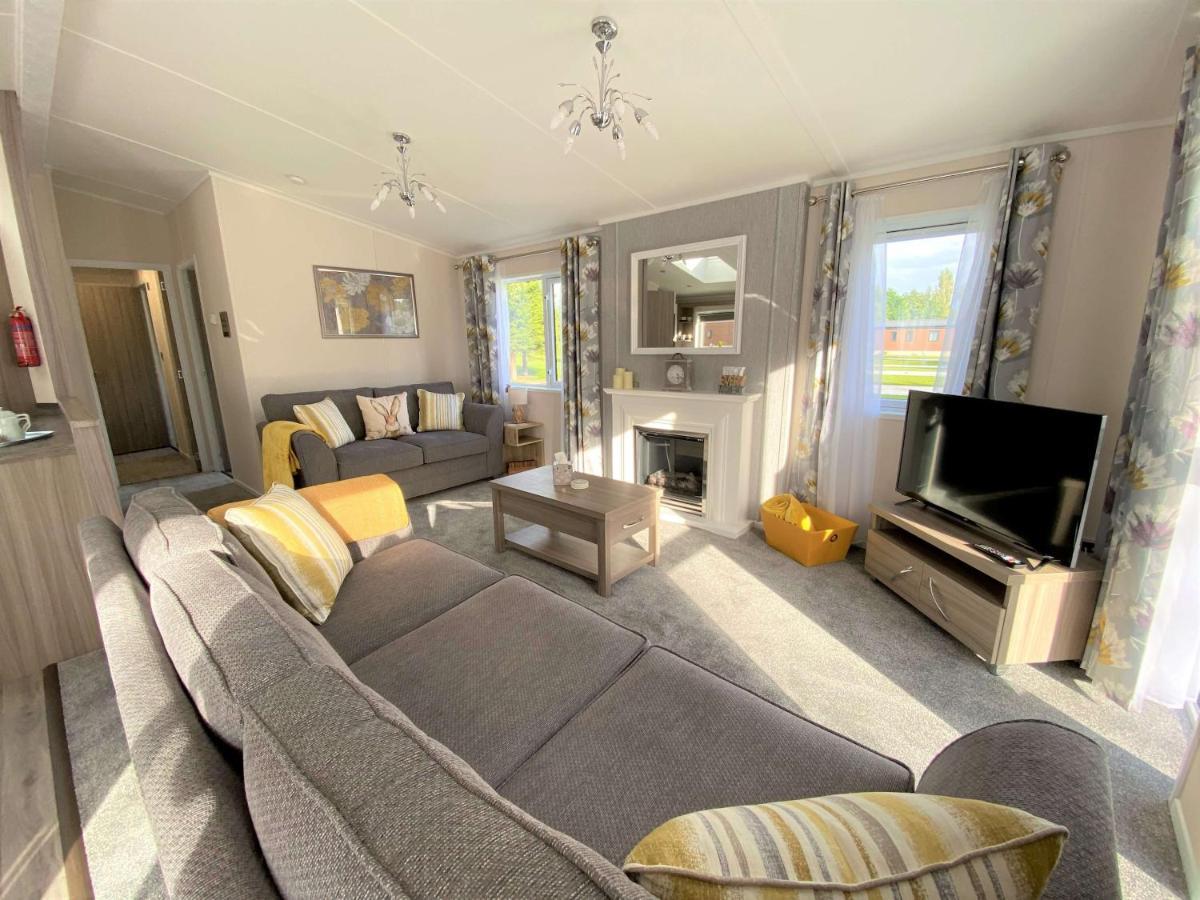 The Yorkshire Burrow Lodge With Hot Tub 외부 사진