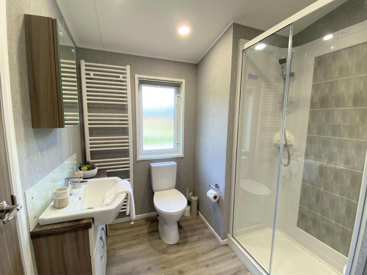 The Yorkshire Burrow Lodge With Hot Tub 외부 사진
