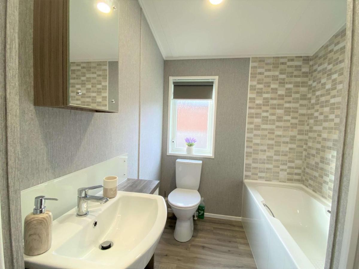 The Yorkshire Burrow Lodge With Hot Tub 외부 사진